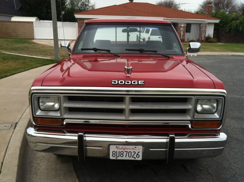 1990 Dodge Ram 2500.  View3,200 Voir plus Mi: 108,000 mi