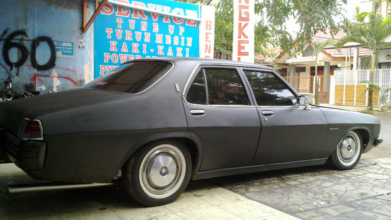 Holden Premier HJ 1976. Holden Bandung Rock n' Roll