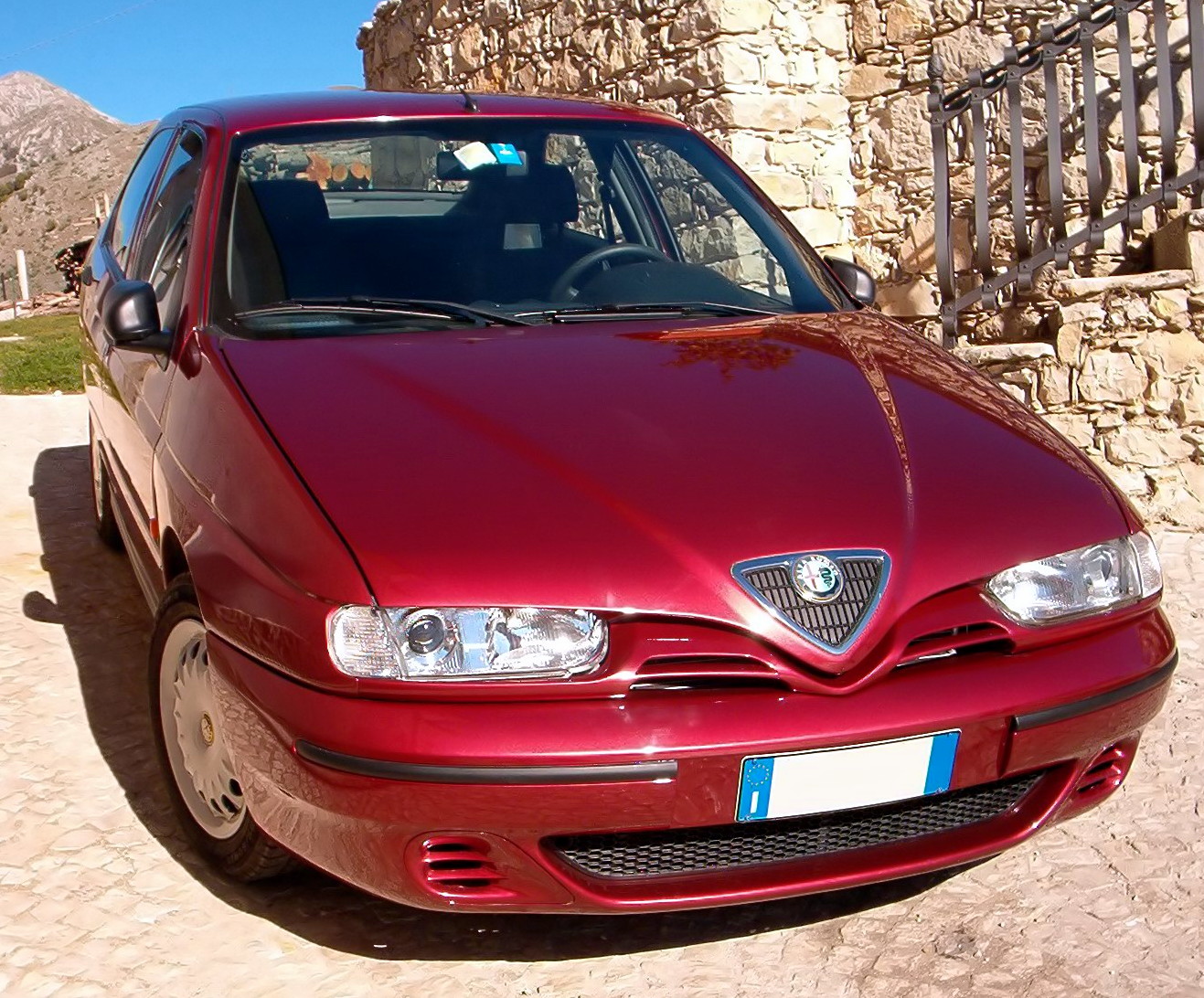 Alfa Romeo 146 - catalogue de voitures, spécifications, caractéristiques, photos, vidéos, revue,