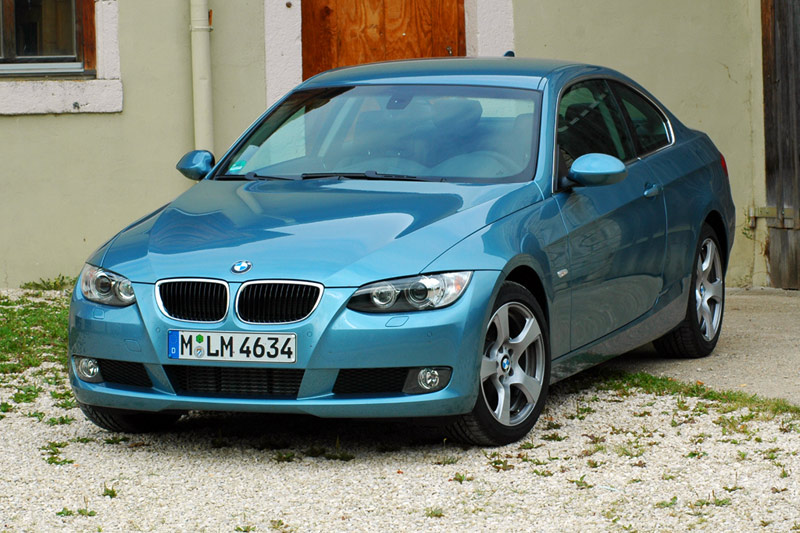 Le coupé BMW 320d est évalué à 49 mpg sur le cycle combiné européen.