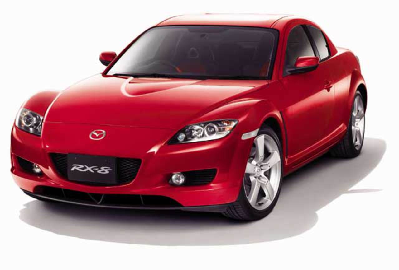La Mazda RX â€“ 8 est une voiture de sport conçue par Mazda Motor Corporation, Hiroshima,
