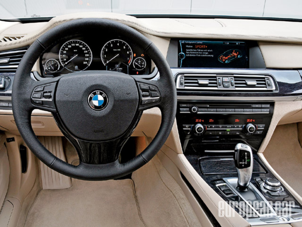 Lisez ce que nos rédacteurs en chef ont à dire lorsqu'ils examinent la nouvelle BMW 750Li 2009