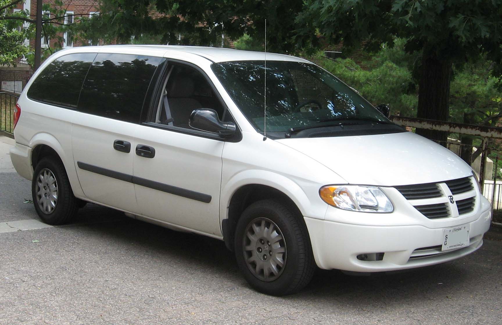 Dossier: 2005-2007 Dodge Grand Caravan SE.jpg