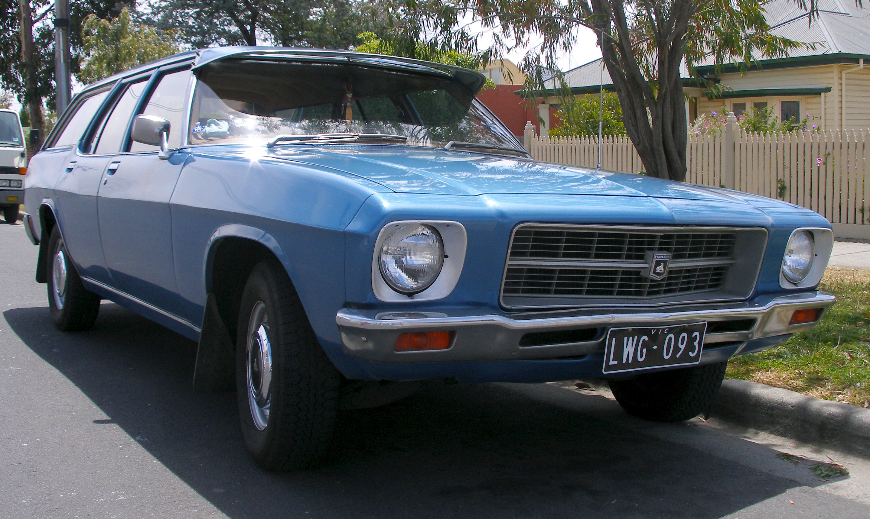 Dossier: 1971-1974 Holden HQ Kingswood break 01.jpg