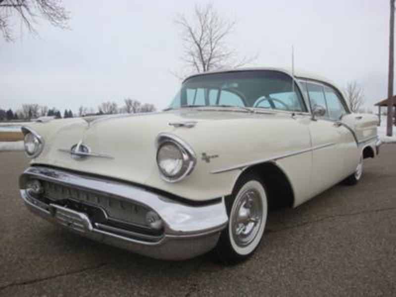 Pictures of 1957 Oldsmobile Super 88 Holiday 4dr Hardtop for: $28900