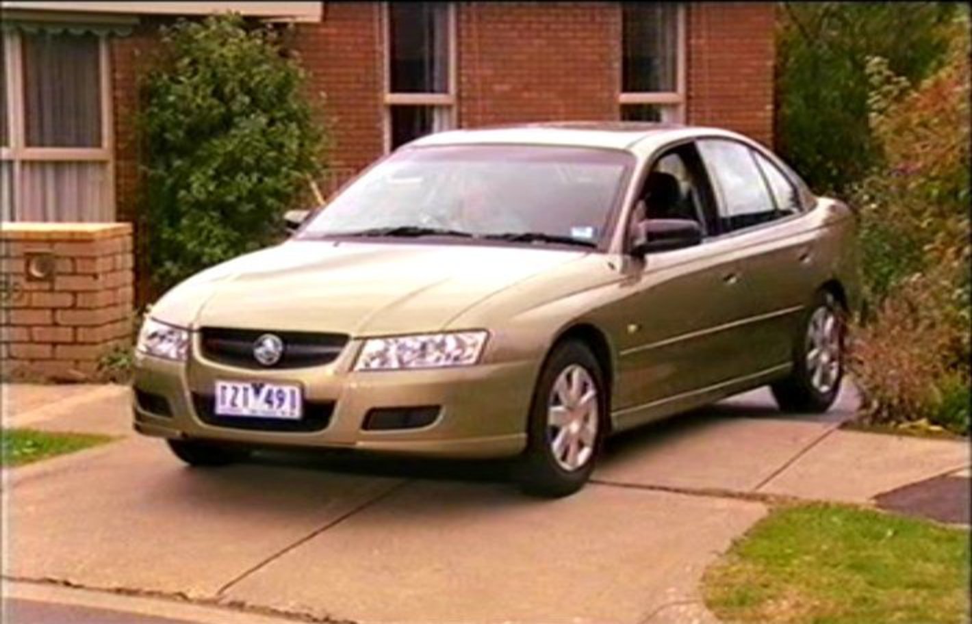 Holden VZ Commodore Executive - catalogue de voitures, spécifications, caractéristiques, photos,