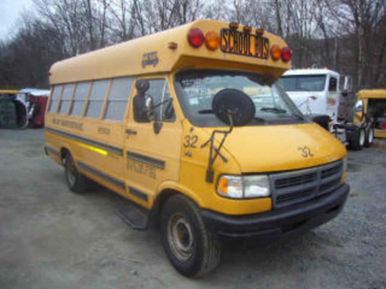 Autobus scolaire Dodge 1995 à vendre par Arthur Trovei & Sons - concessionnaire de camions d'occasion
