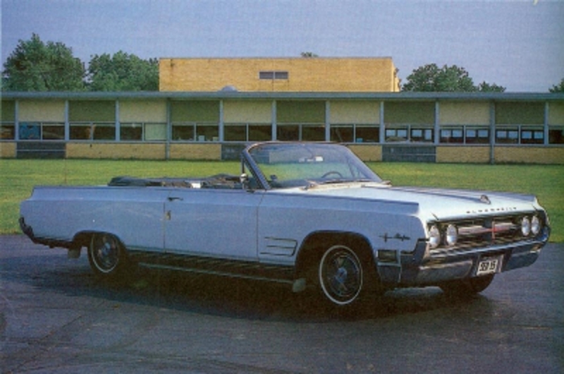 1965-1966 Oldsmobile Starfire. Par année modèle 1965, la fin de la ligne pour