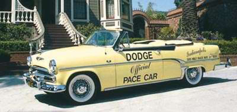 Réplique de voiture Dodge Royal 500 Pace Cabriolet de 1954, faisant partie de la Dodge des années 1950