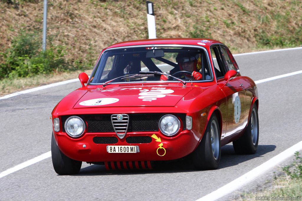 Alfa Romeo Giulia GTA - catalogue de voitures, spécifications, caractéristiques, photos, vidéos,