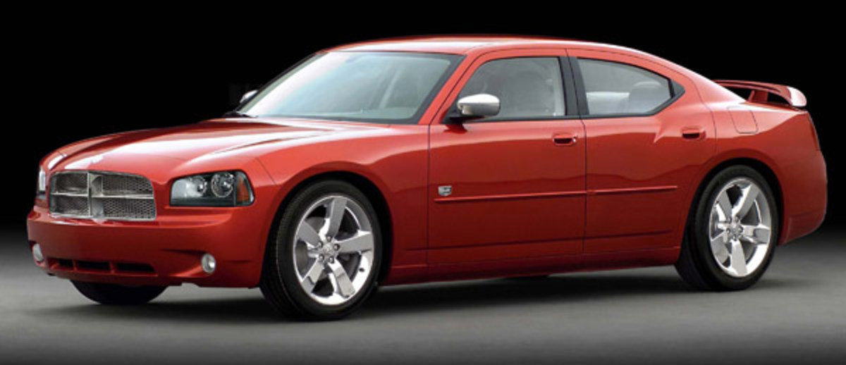 Les modèles Chrysler 300 Touring et Dodge Charger SXT 
