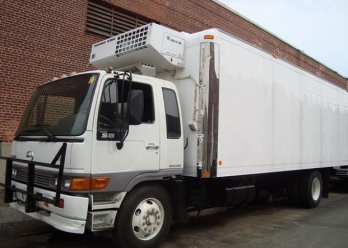 2001 Camion frigorifique Hino SG3325 de 24 pieds, Trans automatique, 80 km,