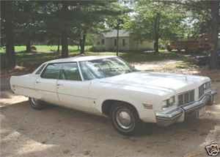1975 Oldsmobile 98 4dr 455V8 - 2500 $ (Arkdale) à Madison, Wisconsin pour