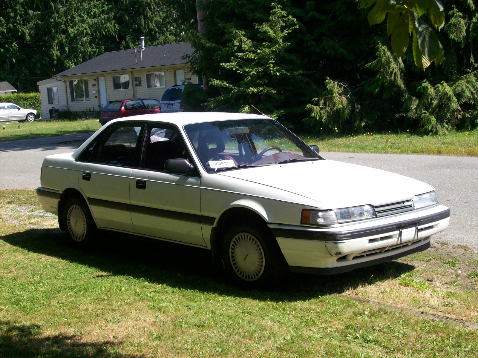 Mazda est le producteur de la Mazda 626 de 1989. Après plusieurs années de R&D,