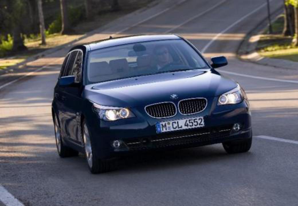 BMW 530i Touring (2007-2010, E61) Avant + rechts