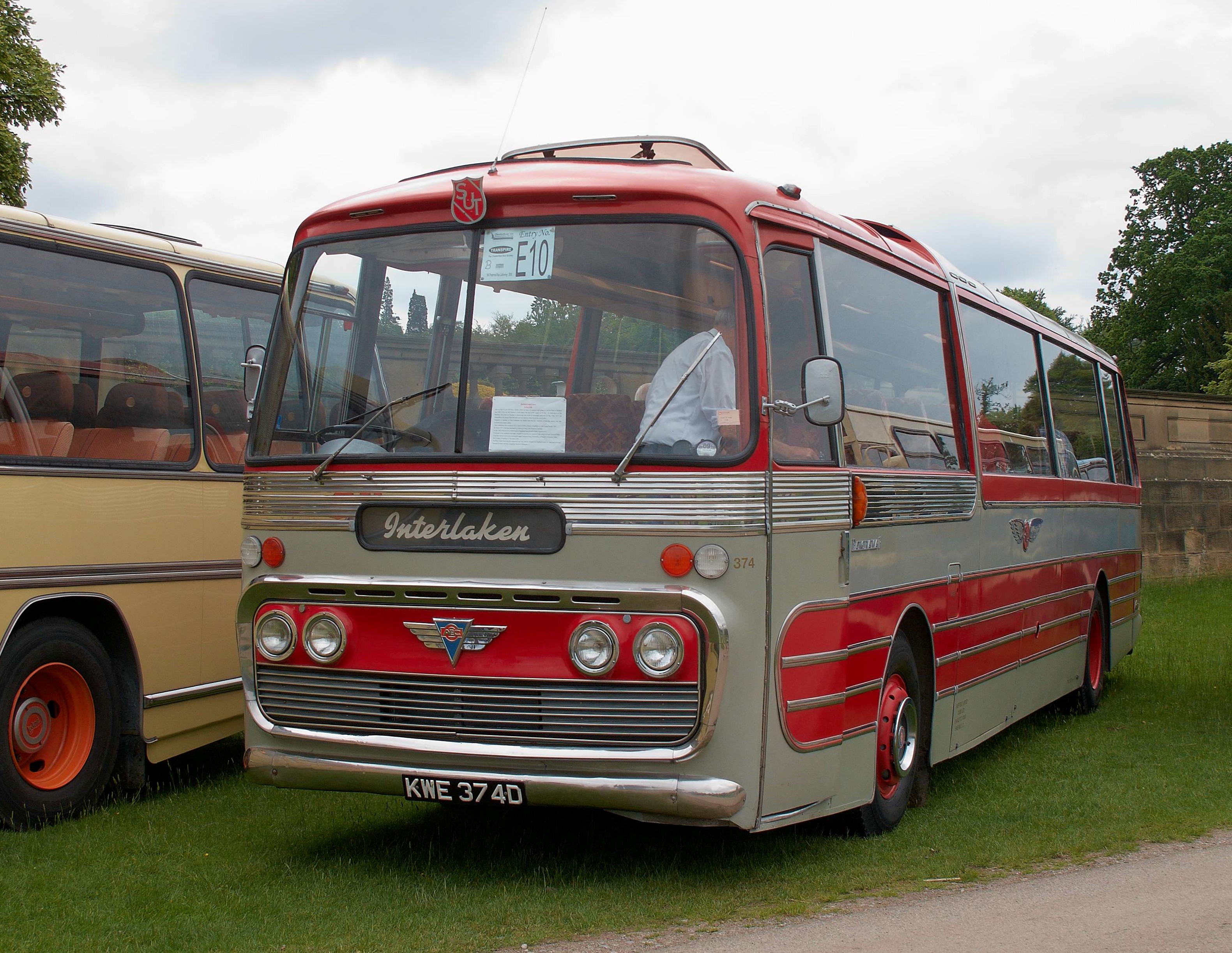 Fichier: Sheffield United Tours a conservé l'autocar 1966 AEC Reliance...