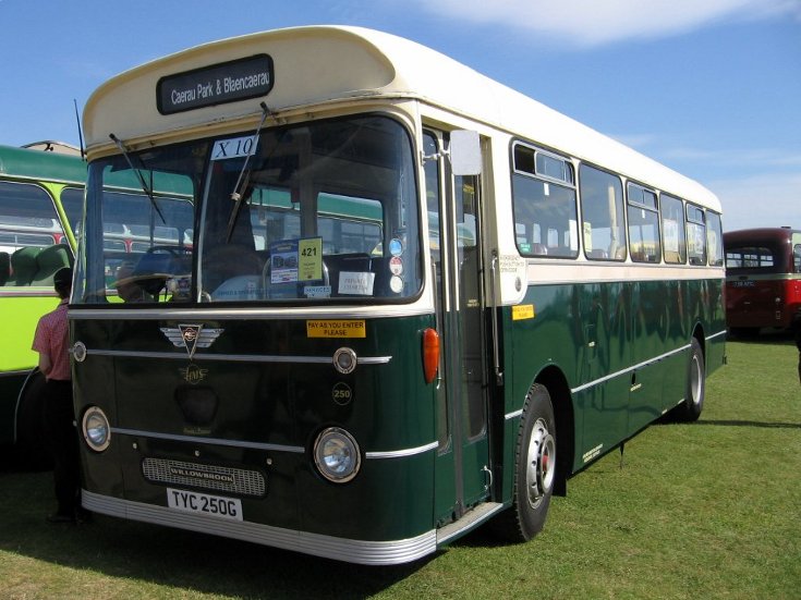 Photos d'autobus et d'autocars - Autobus classique AEC Reliance Willowbrook