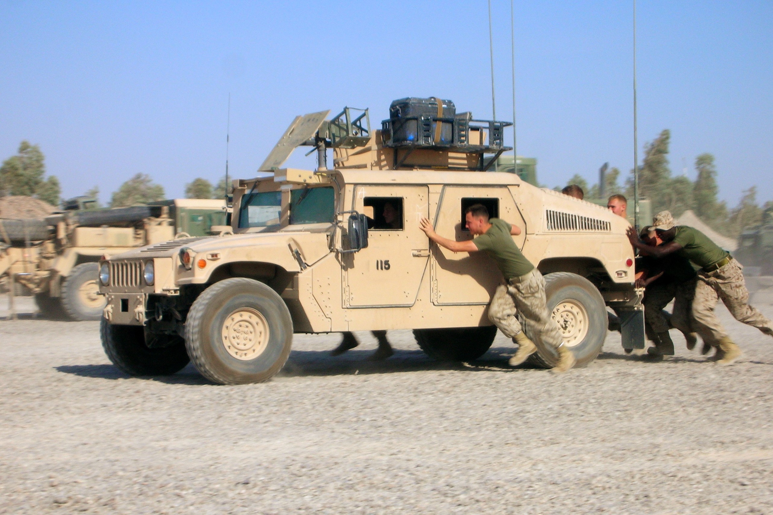 Am Général Hummer M1042