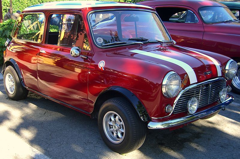 1963 Austin Mini Cooper - Une Petite Voiture Agile
