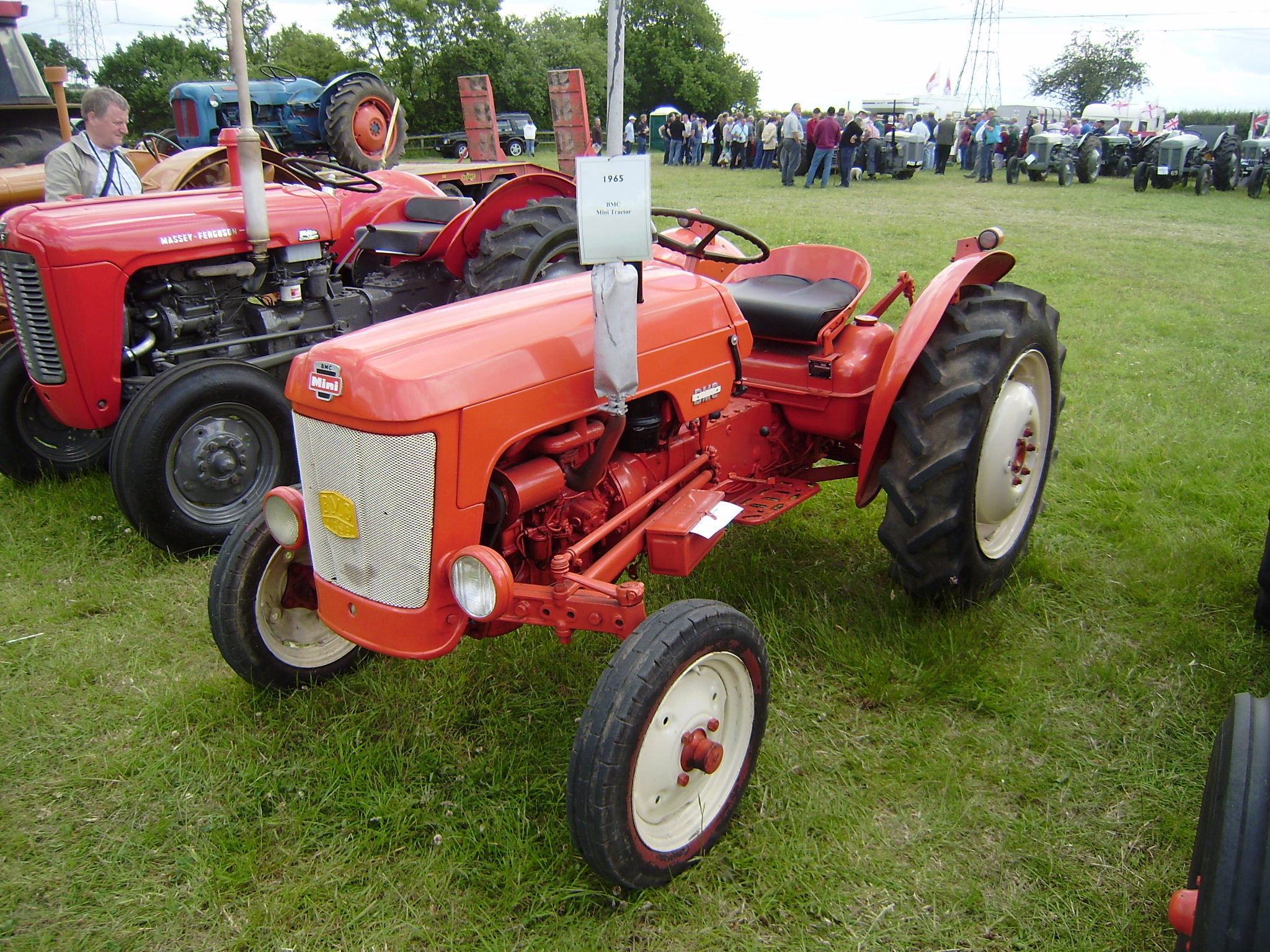 Mini tractor. Трактор Фергюсон старый. BMC Mini tractor. Советский трактор мини трактор Советский четырехколесный. Мини трактор Ларри кенглигини 140.