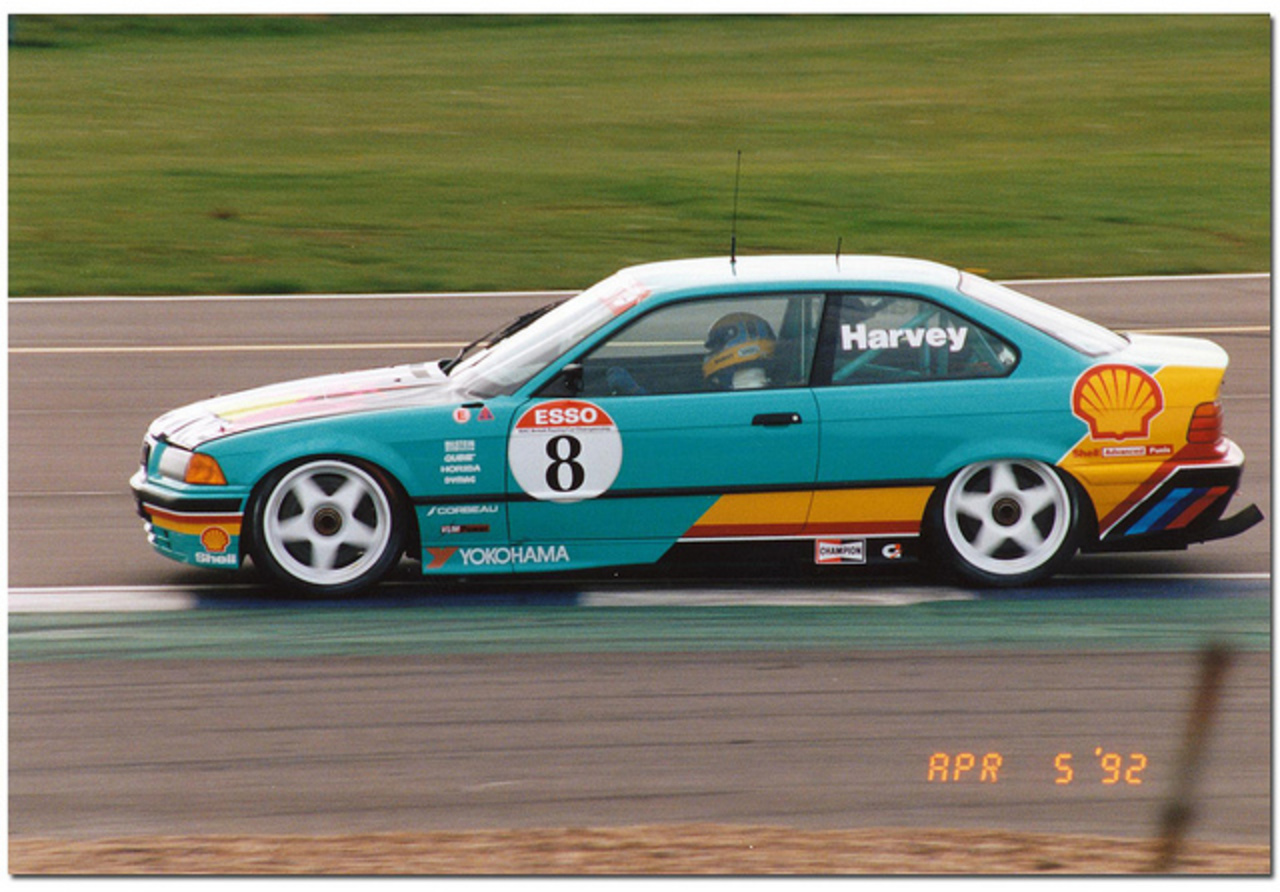 Tim Harvey BMW 318 est une voiture de Tourisme. BTCC Silverstone 1992 / Flickr...