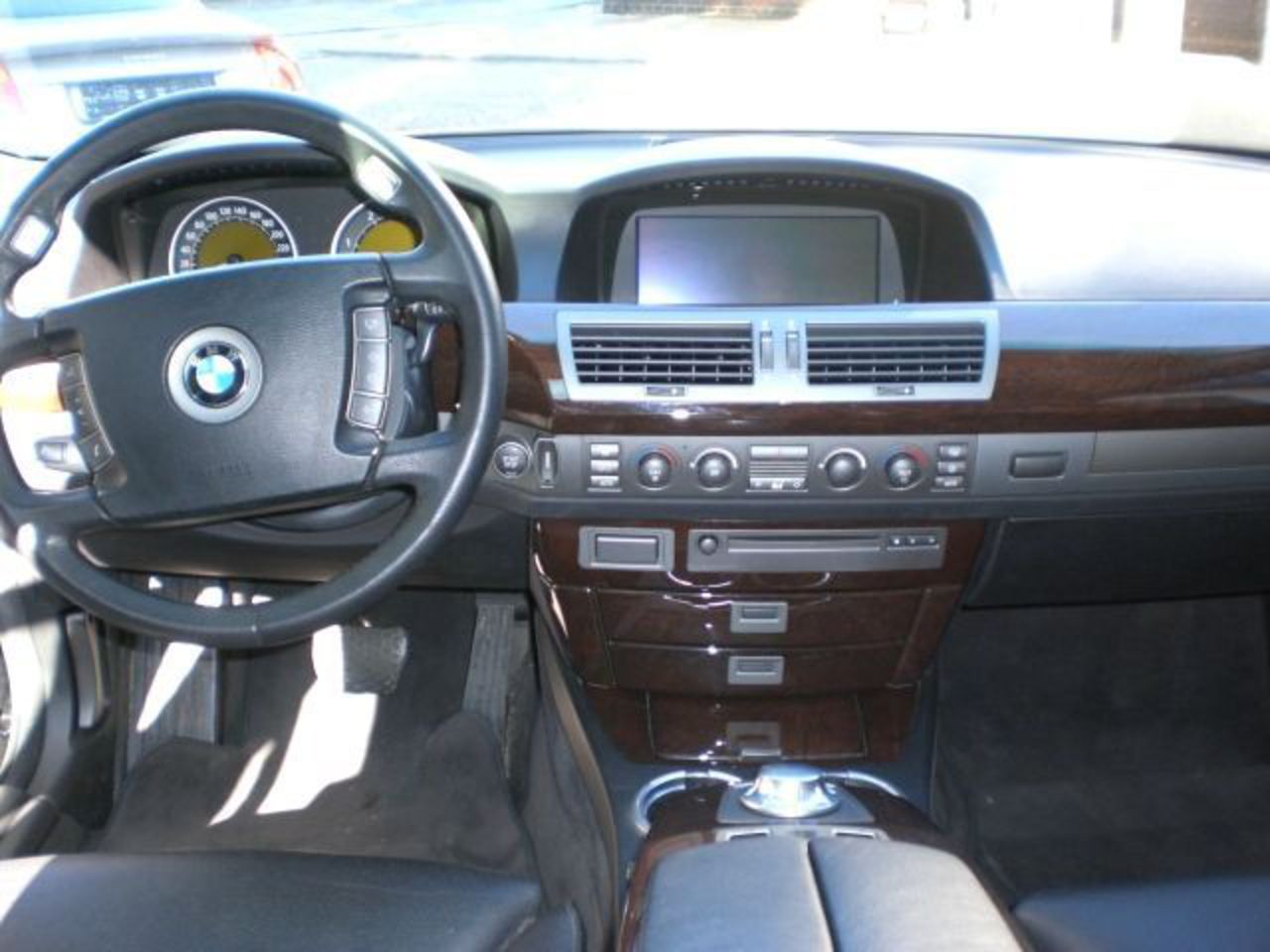 File:BMW 740d (F01) rear 20100724.jpg - Wikimedia Commons