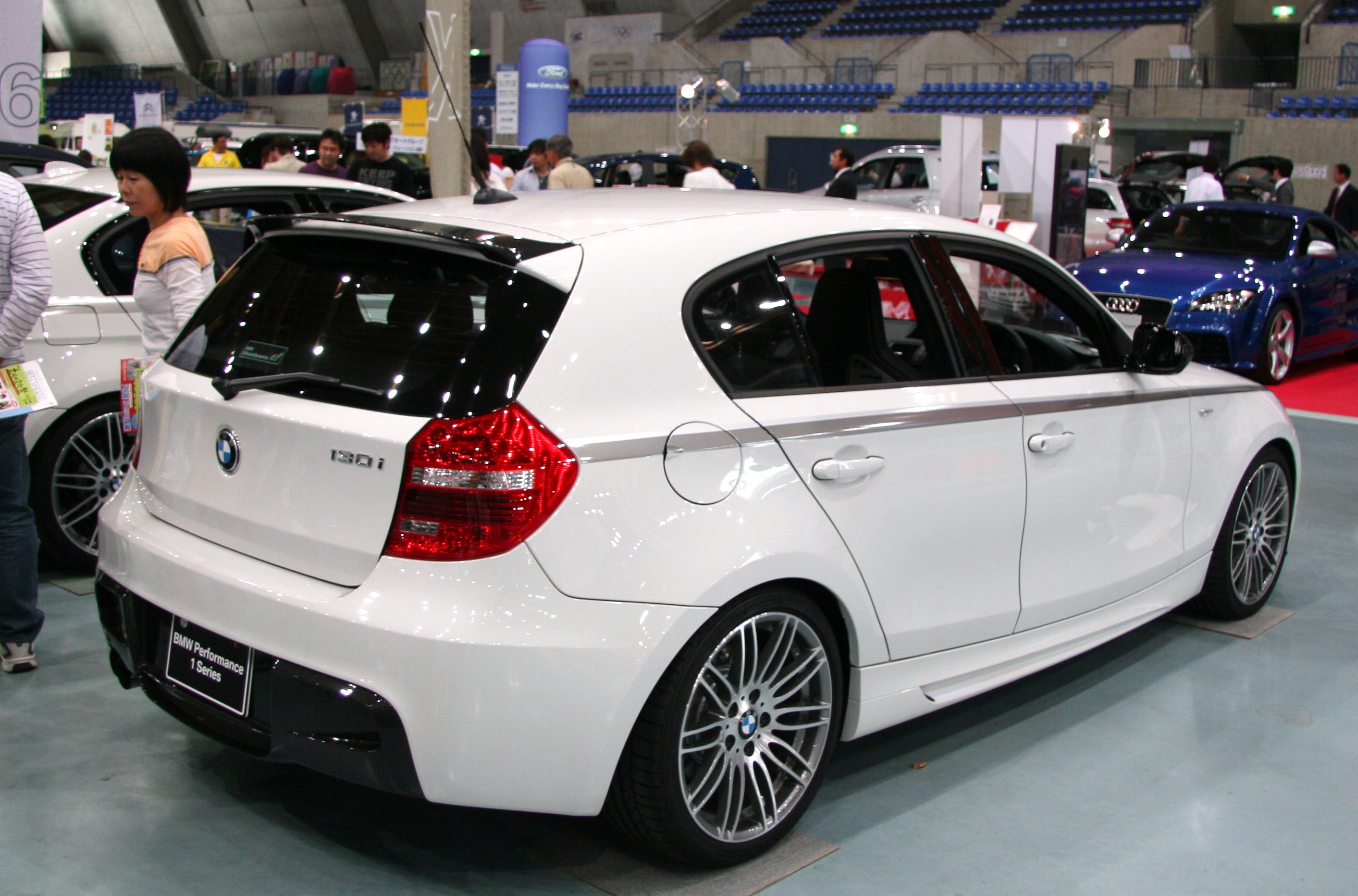 Dossier: BMW 130i arrière.jpg - Wikimedia Commons