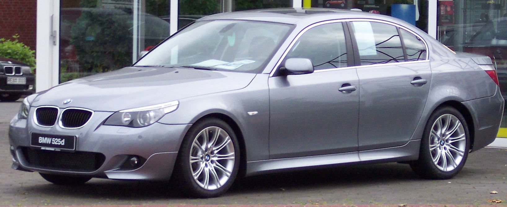 Dossier: BMW Series5 argent vl.jpg - Wikimedia Commons