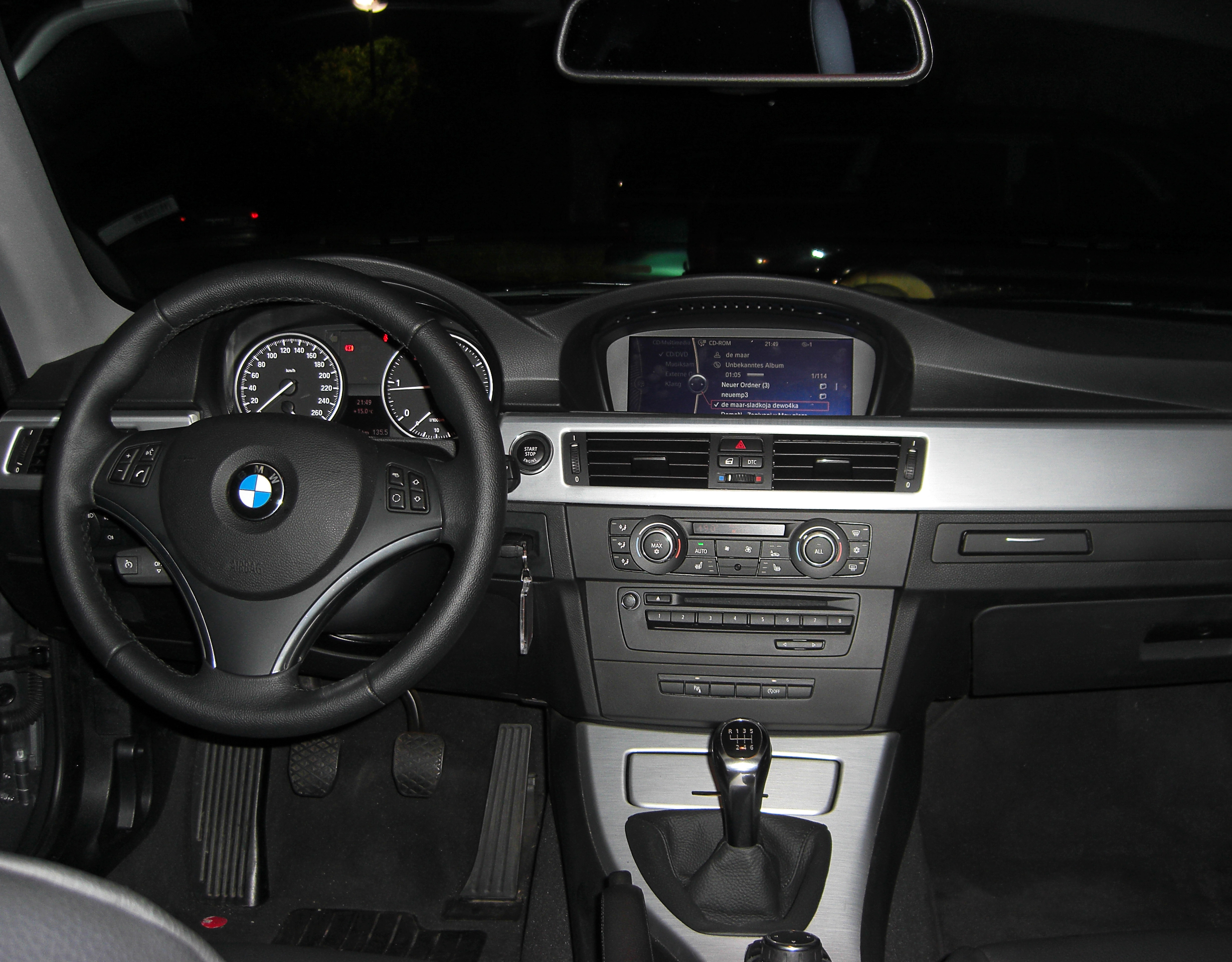 Dossier : BMW 320d coupÃ© (E92) Interieur 20100910.jpg - Wikimedia Commons