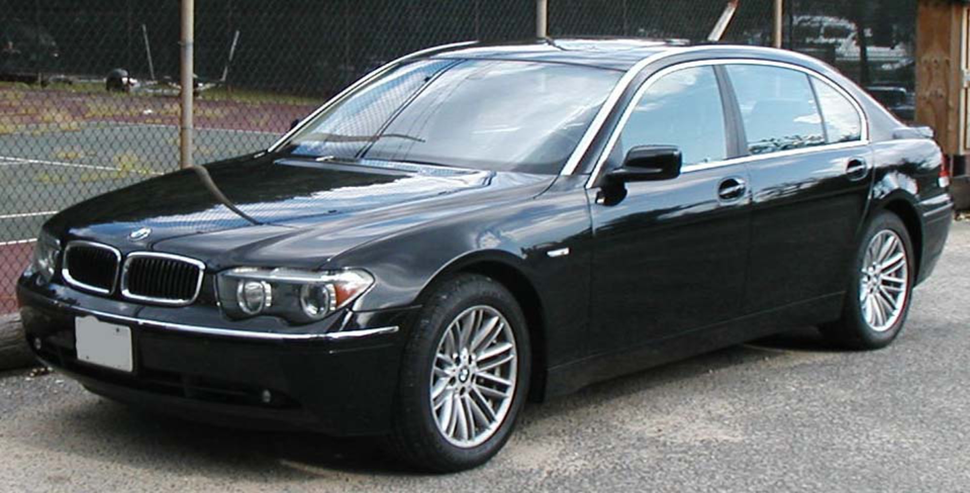 Dossier : BMW-745.jpg - Wikimedia Commons