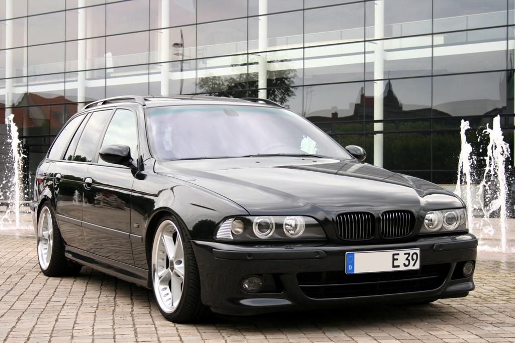 Informations relatives à la BMW 530i Touring Automatic E39 2002...