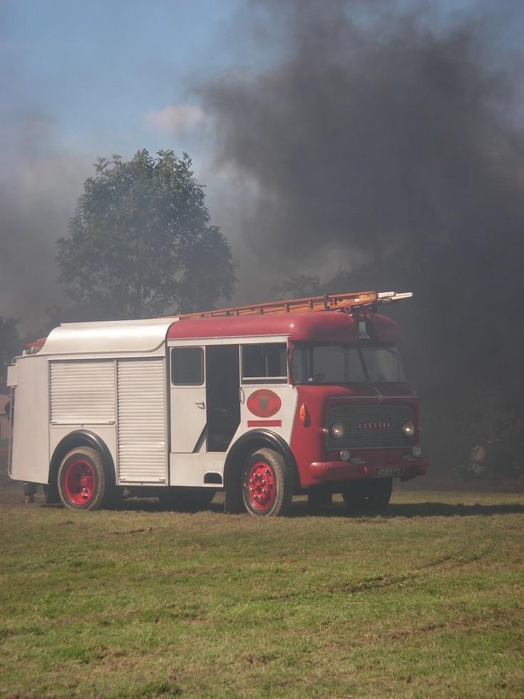 Photos des camions de pompiers - Bedford J5 HCB Angus 4589 PX West Sussex