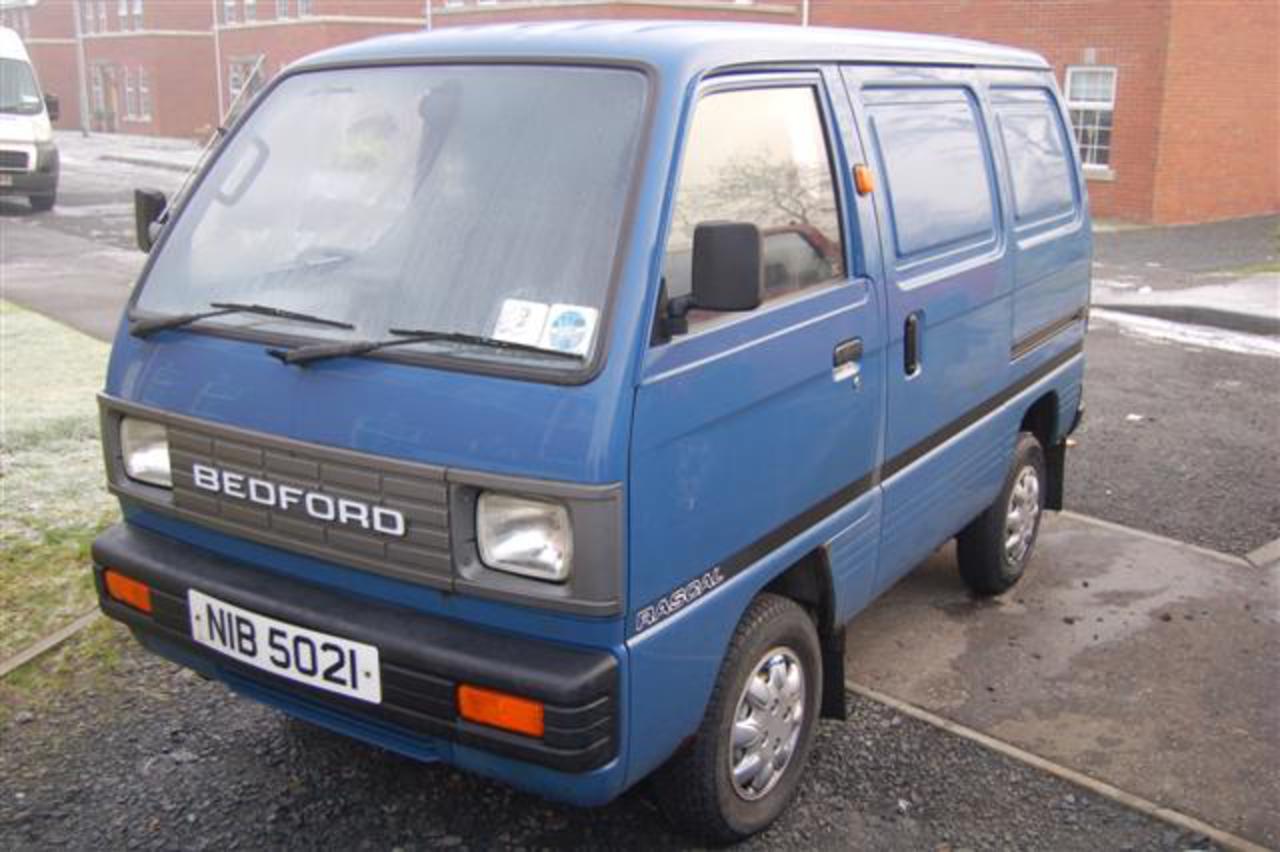 Mon van est un véhicule utilitaire sport de la marque Bedford Rascal / Suzuki Supercarry