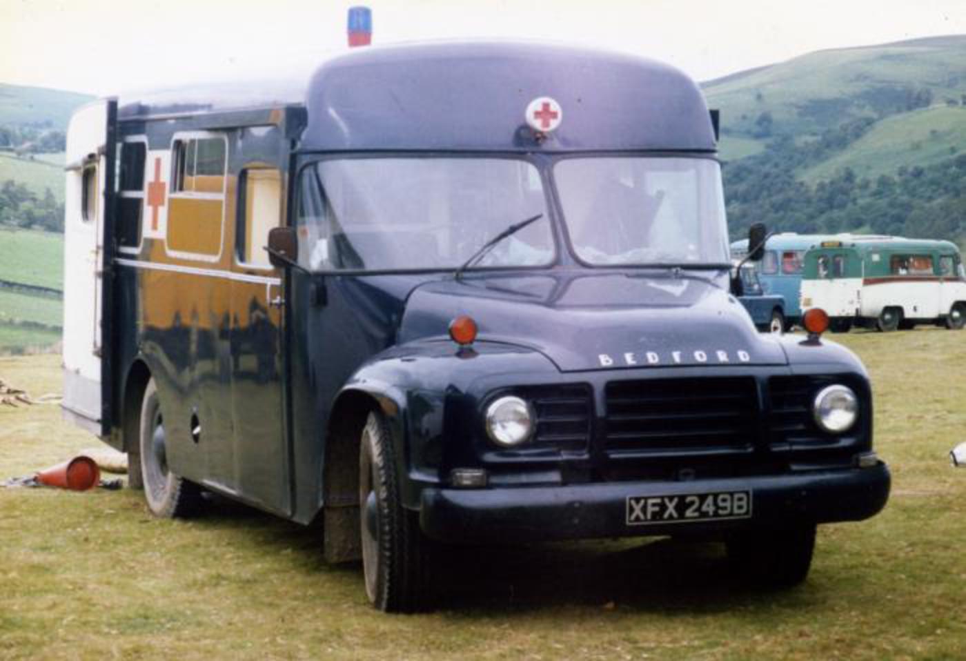 Ambulance J3 à Llanbister Common '91 :: Maisons de voyageurs
