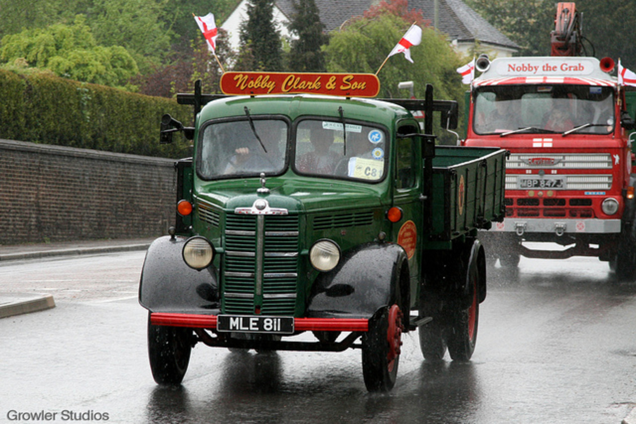 VHC de Londres à Brighton 2010 - 1953 Camion Bedford de type M (MLE 811...