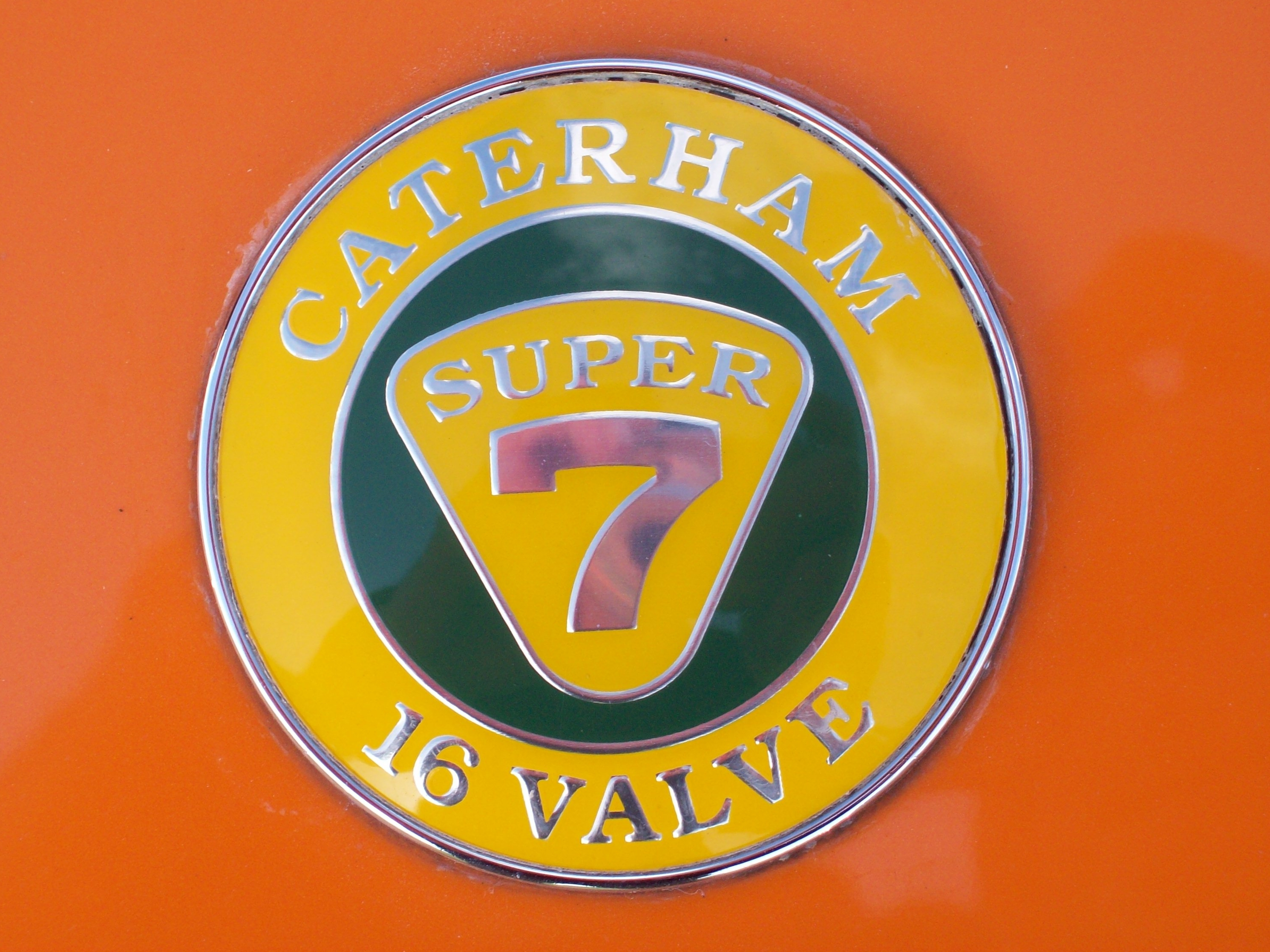 121 Badge Caterham Super 7 16v / Flickr - Partage de photos!