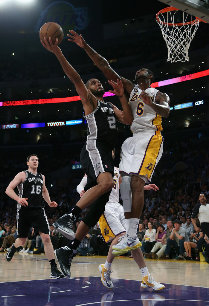Photos de Earl Clark - Spurs de San Antonio contre Lakers de Los Angeles - Zimbio