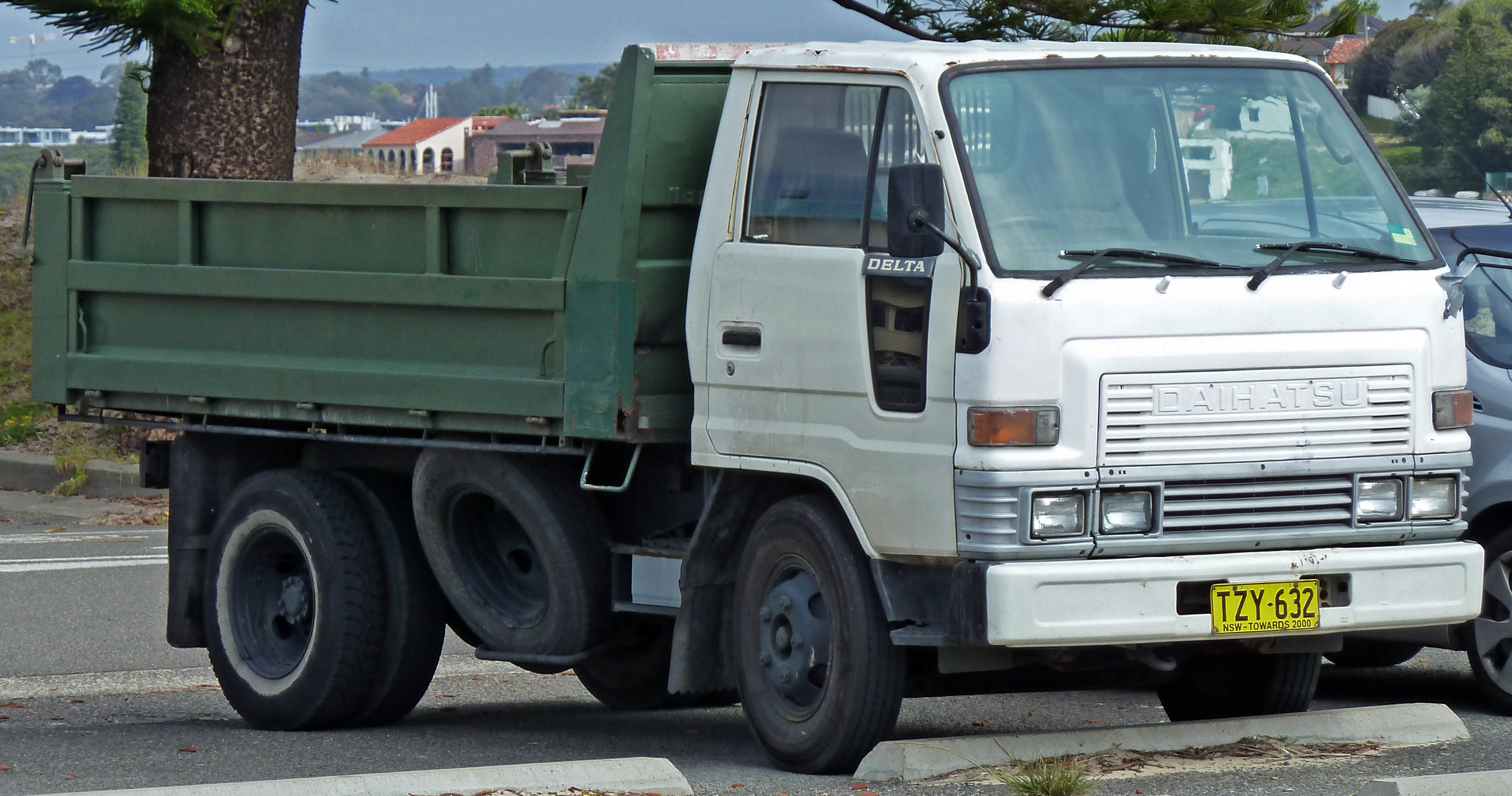 Fichier: Camion Daihatsu Delta 2 portes 01.jpg - Wikimedia Commons