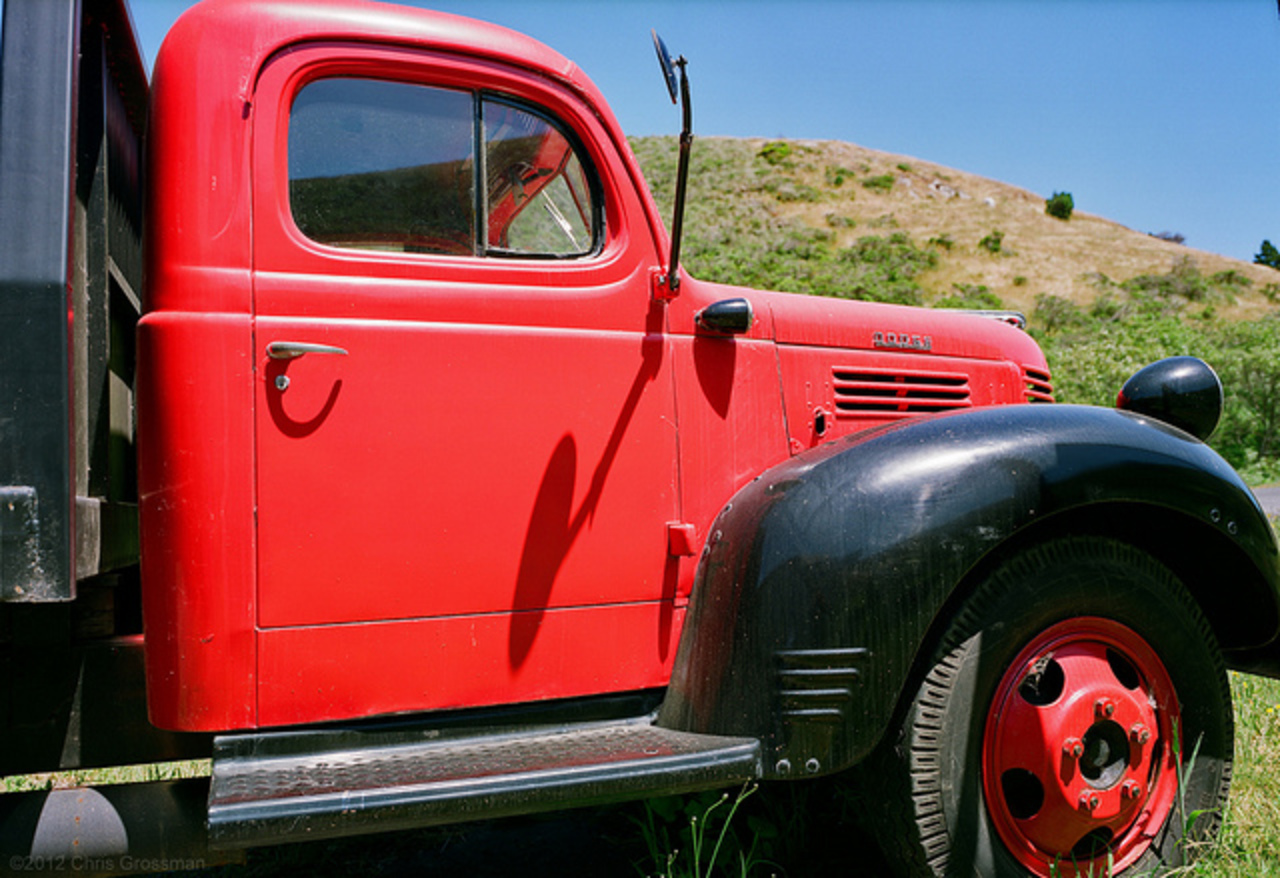 Cabine de camion à plat Dodge 1947 - GSW690II - Reala 100 / Flickr...