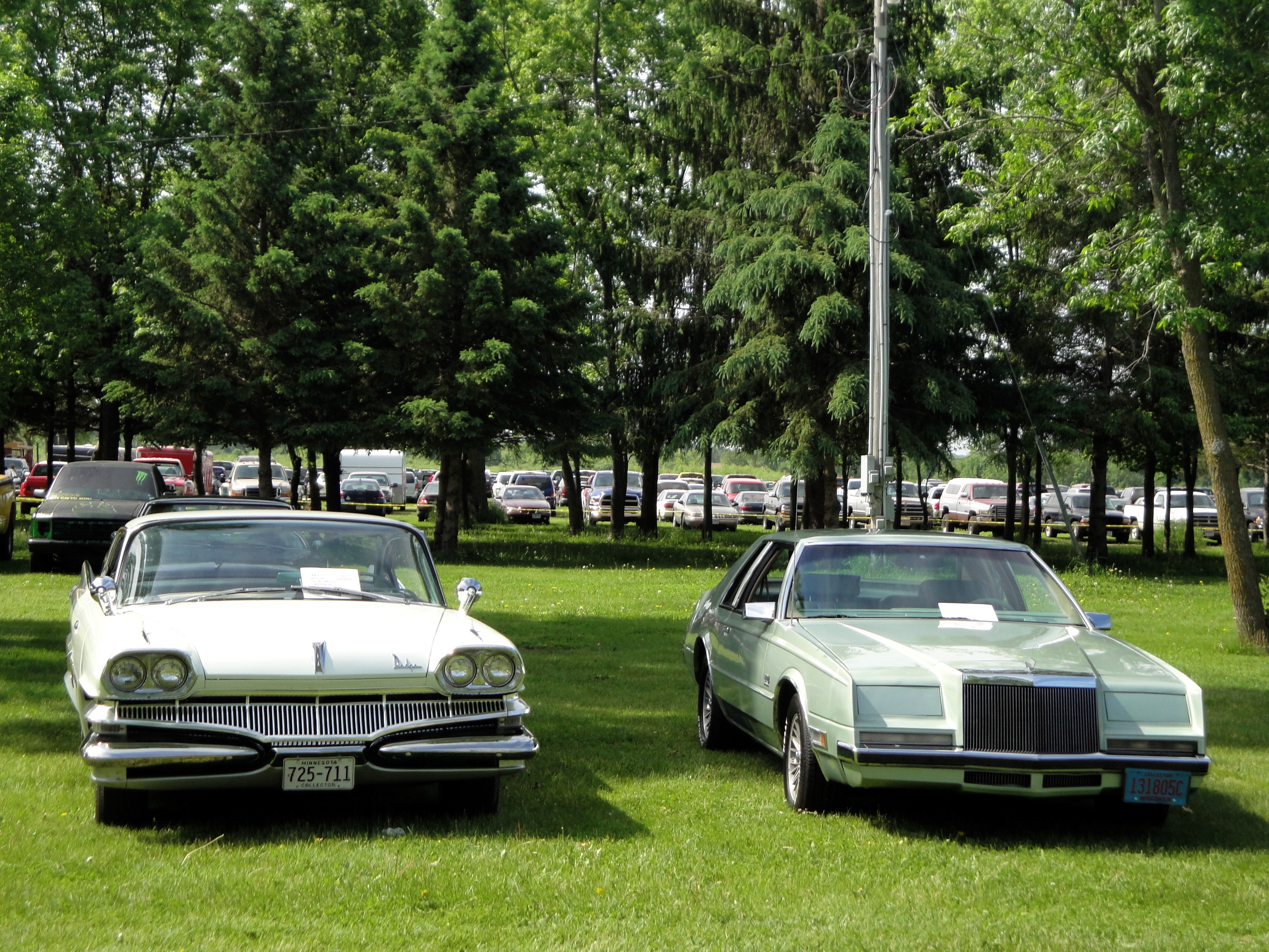 60 Dodge Dart Phoenix et 81 Chrysler Imperial | Flickr - Partage de photos!