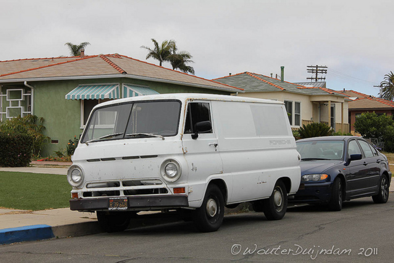 Dodge A100 Van (Qui peut m'aider à dater cette voiture?) / Flickr - Photo...