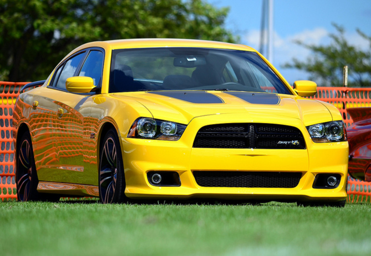 Dodge charger SRT8 Super Bee 2012 / Flickr - Partage de photos!