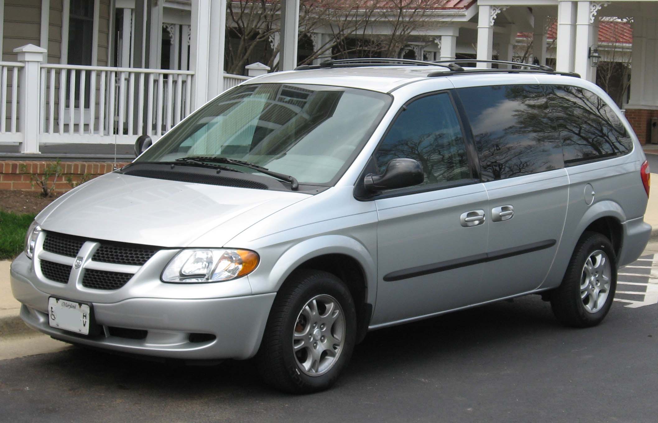 Dossier: Dodge Grand Caravan 2001-2004.jpg - Wikimedia Commons