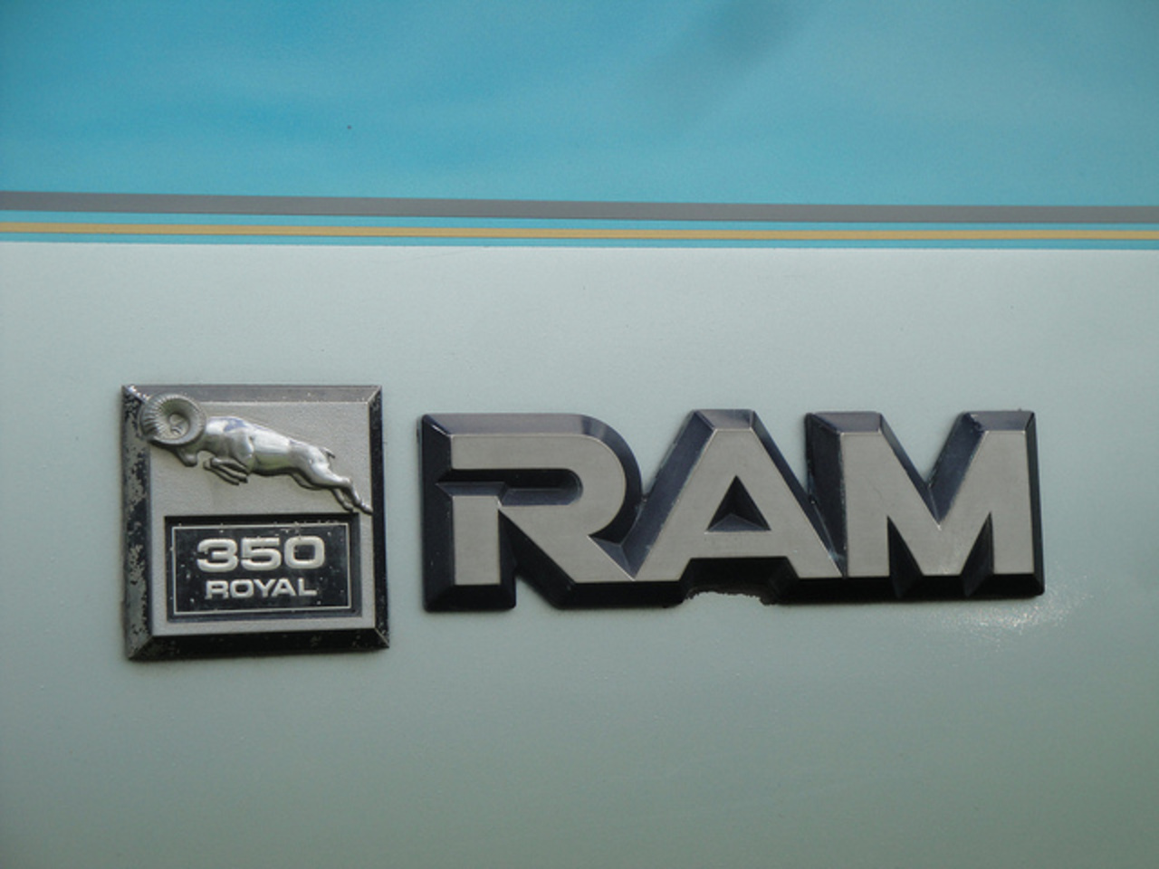 Dodge Ram 350 Royal / Flickr - Partage de photos!