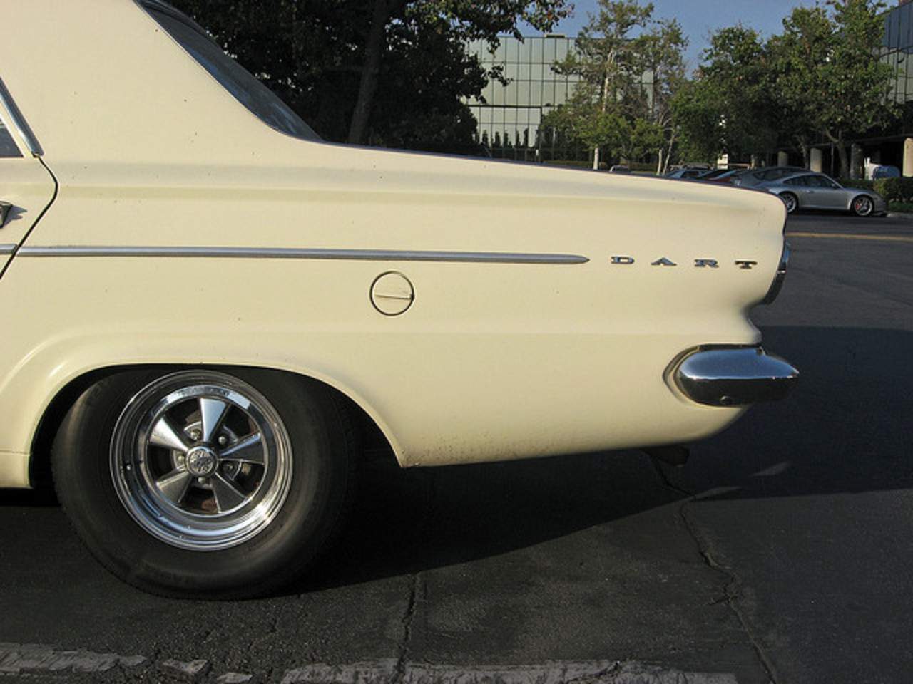 Queue de berline Dodge Dart 1965 / Flickr - Partage de photos!