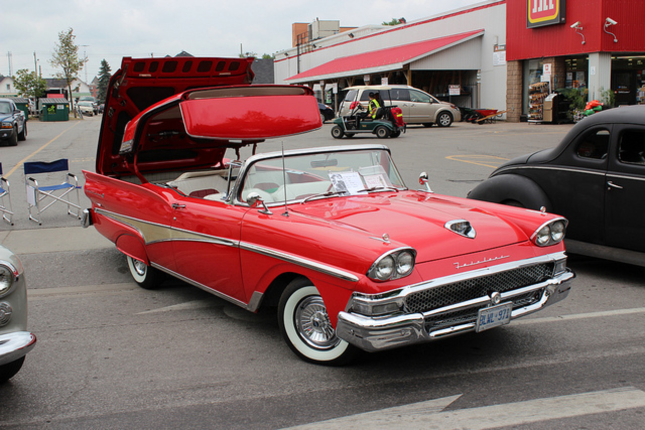 Ford Fairlane 500 Skyliner