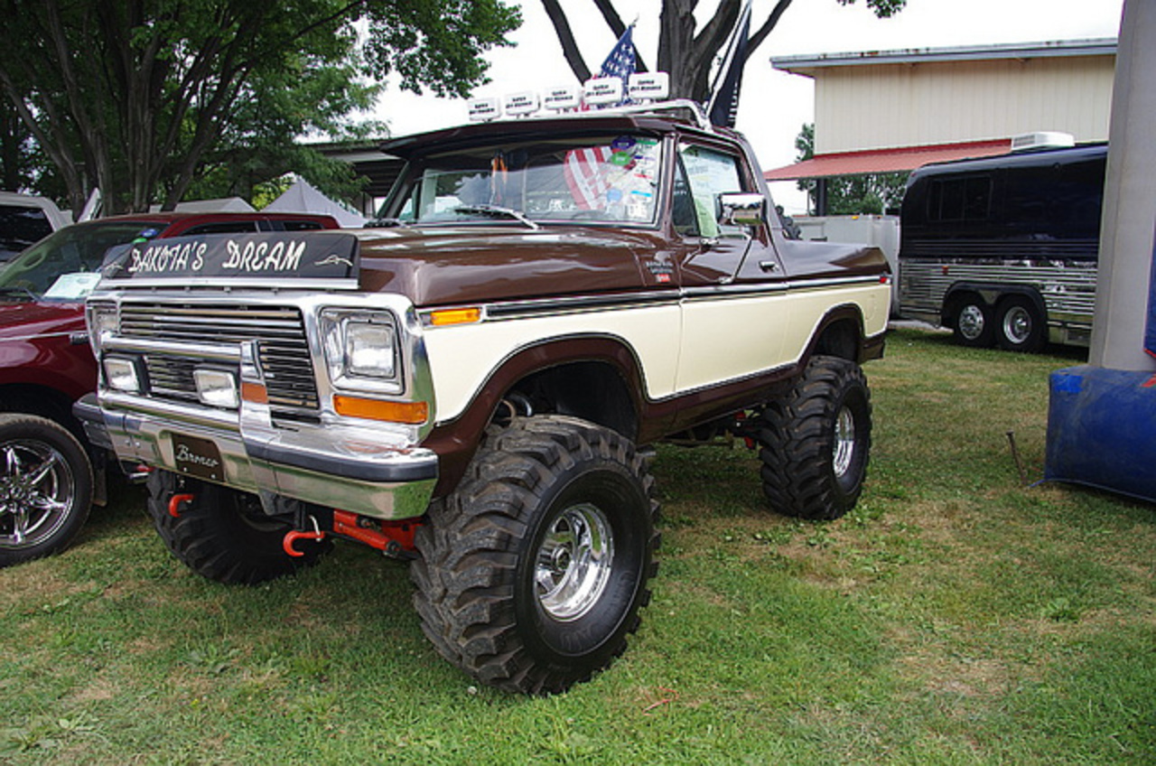 Ford Bronco старый