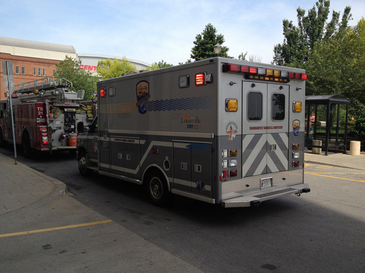 Ambulance Ford E450 de Louisville Metro EMS / Flickr - Partage de photos!
