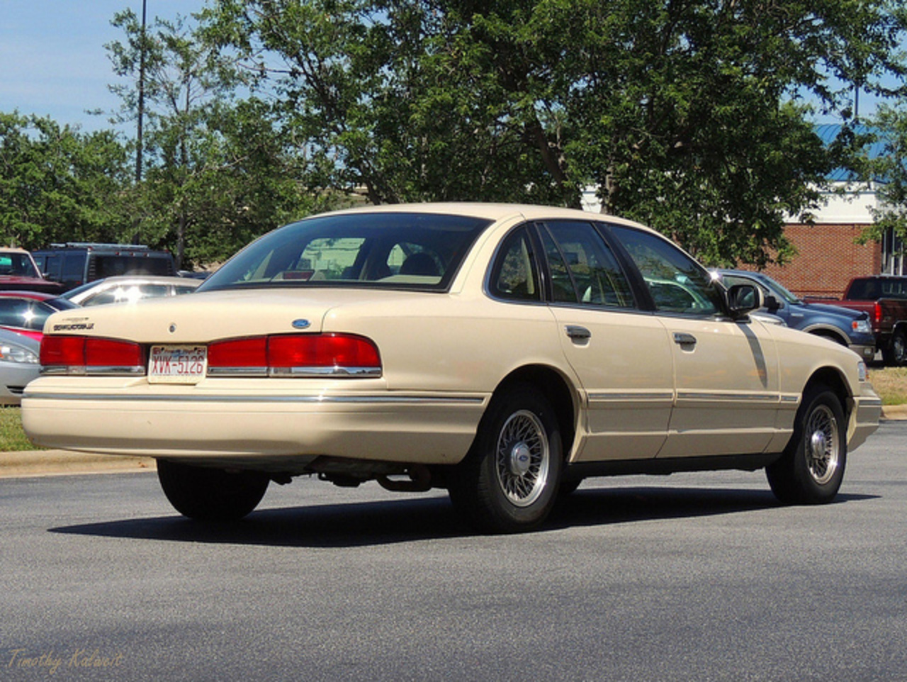 Ford crown. Форд Краун Виктория. Ford Crown Victoria 1995. Форд Кроун Виктория 1995. Ford Crown Victoria LX 1995.