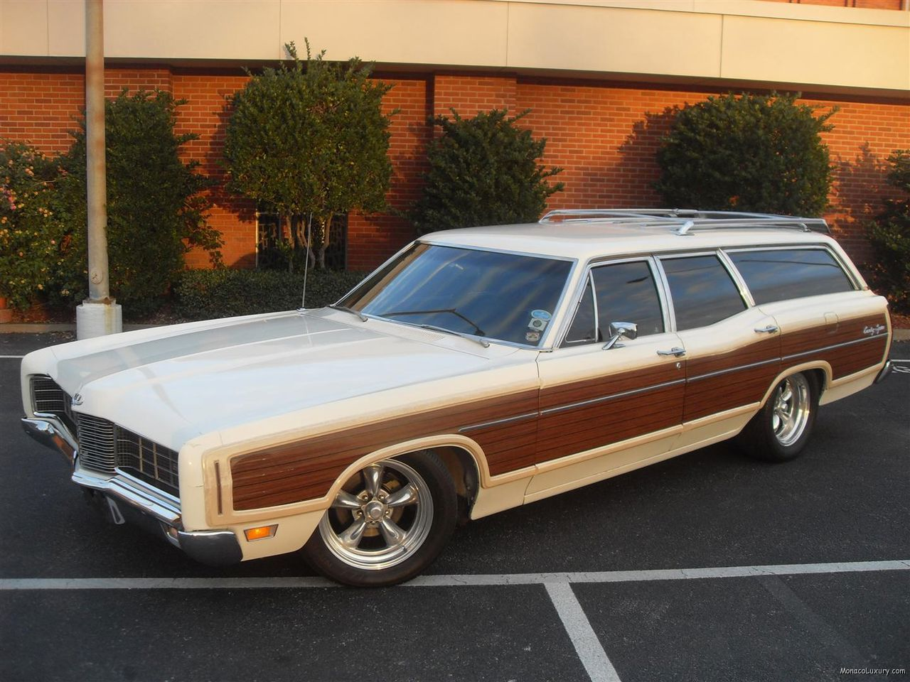 Ford Country Squire Station Wagon 1967